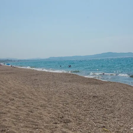 Lazaris Beach House Hébergement de vacances *