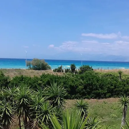Lazaris Beach House * Plage d'Almiros