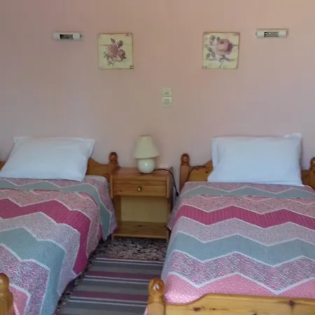 Lazaris Beach House Hébergement de vacances *